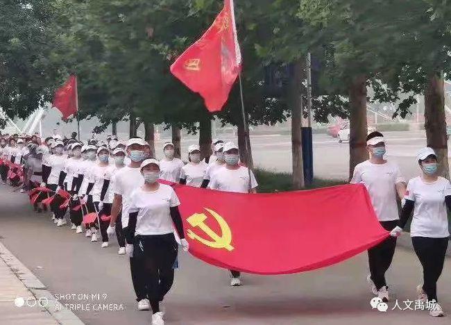 一年一度“取暖季”！动物园袋鼠躲进室内霸占空调！